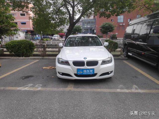 开飞度太掉价，花12万怒买11年的宝马325，网友：很现实