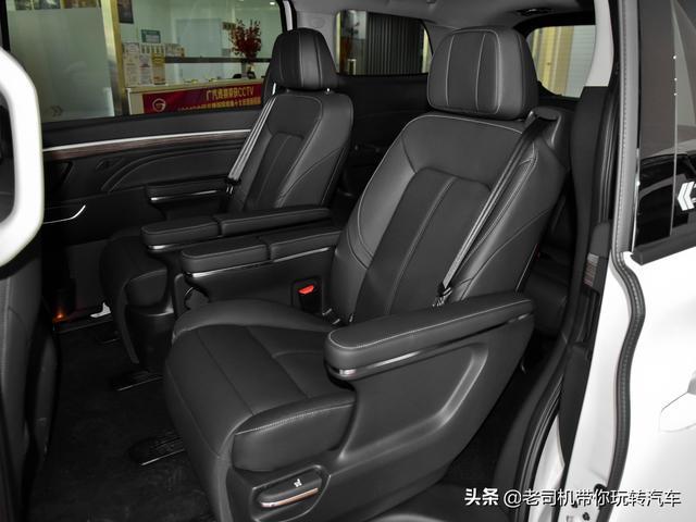 大7座+带按摩航空座椅，价格不贵油耗8.3L，带你看传祺M8