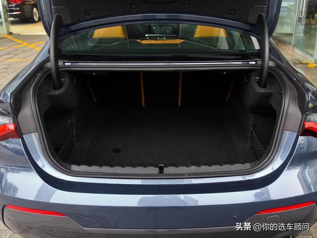 一看就是宝马，还是进口宝马，外观高级价格不贵，带你看宝马4系