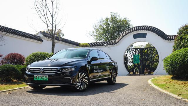 这台大众迈腾不一般 油耗仅1.8L 即使没油都还能跑56公里