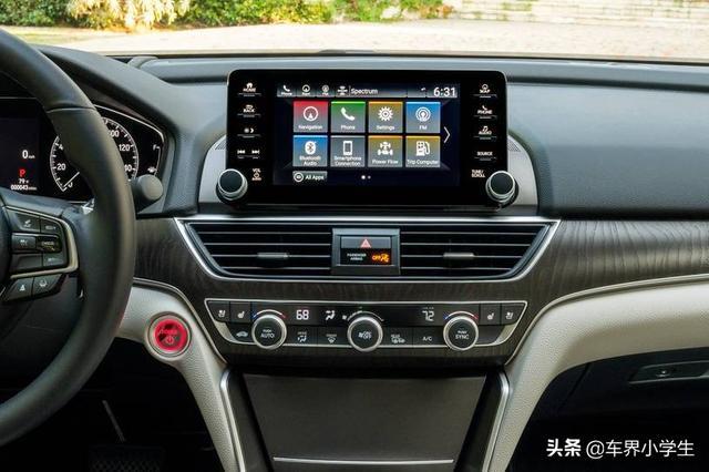 2021款本田雅阁混动版：轻奢运动样样棒，年轻就要不一样