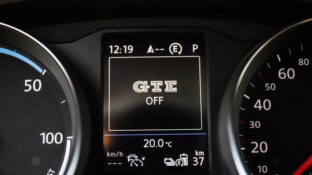 这台大众迈腾不一般 油耗仅1.8L 即使没油都还能跑56公里