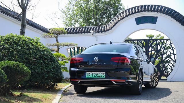 这台大众迈腾不一般 油耗仅1.8L 即使没油都还能跑56公里