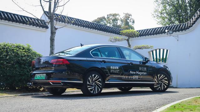 这台大众迈腾不一般 油耗仅1.8L 即使没油都还能跑56公里