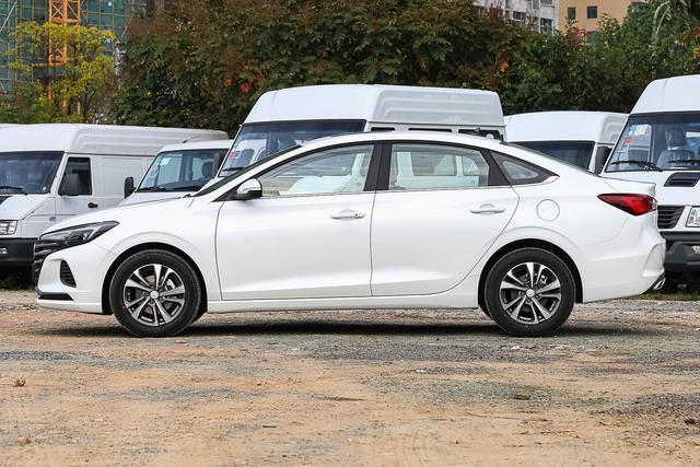 自主轿车“十万辆”俱乐部 帝豪、逸动和i5选择不纠结