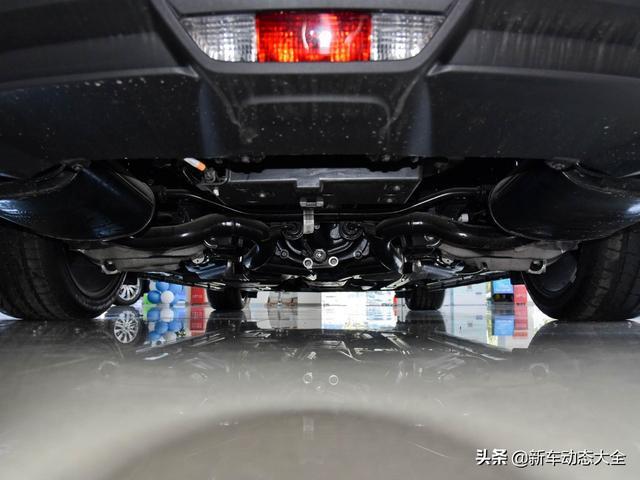 入门跑车价不贵，美式进口跑车，10AT很好开，Mustang
