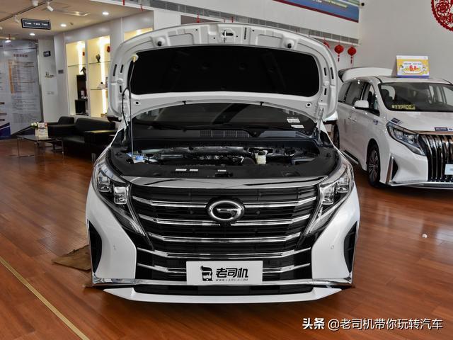 大7座+带按摩航空座椅，价格不贵油耗8.3L，带你看传祺M8