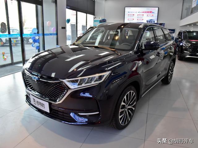 空间尺寸越级，科技功能丰富，动力够用，带你看欧尚X7