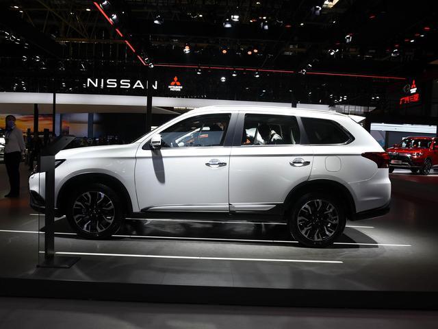 2.4L+四驱，外观时尚，性价比不输CR-V，实拍欧蓝德