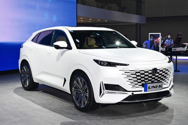 这台中型SUV不到16万，全系2.0T+8AT，长近4.9米