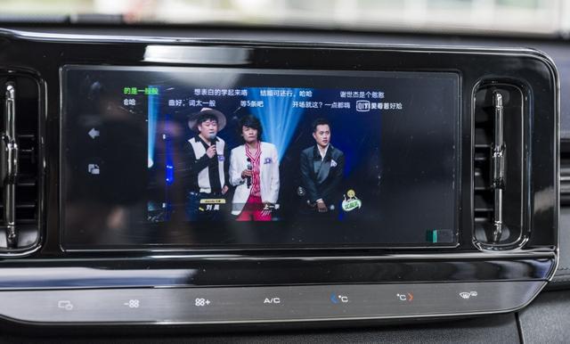 开惯吉利帝豪，再开10万级新宝骏RC-5，车主直言：没买错车