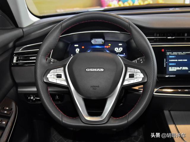 空间尺寸越级，科技功能丰富，动力够用，带你看欧尚X7