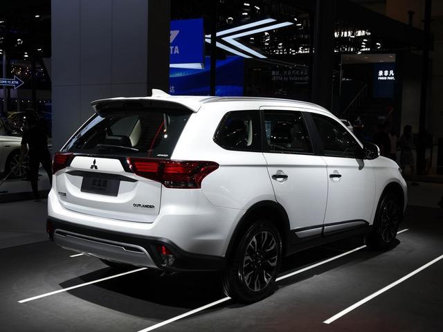 2.4L+四驱，外观时尚，性价比不输CR-V，实拍欧蓝德