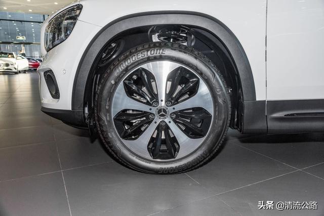 30万元预算，要空间还是买牌子？广汽丰田汉兰达对比奔驰GLB