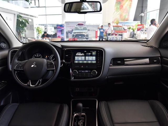 2.4L+四驱，外观时尚，性价比不输CR-V，实拍欧蓝德