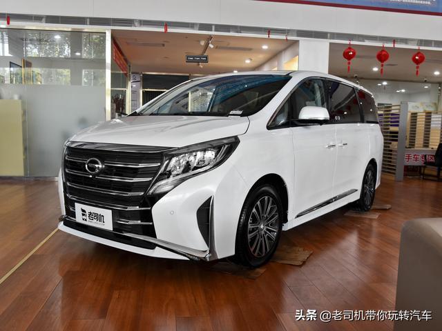 大7座+带按摩航空座椅，价格不贵油耗8.3L，带你看传祺M8