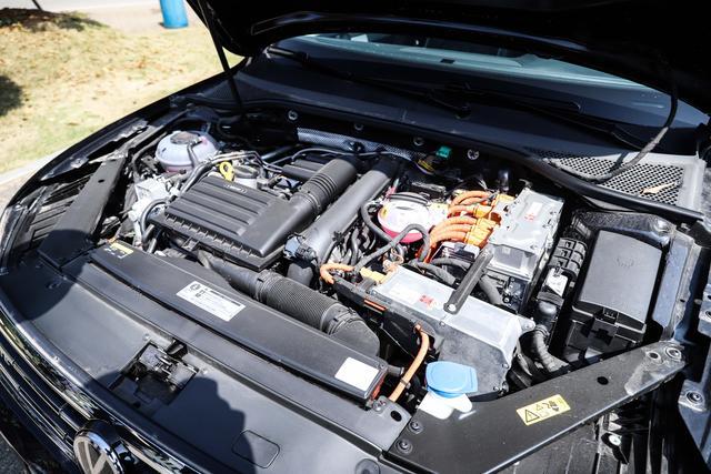 这台大众迈腾不一般 油耗仅1.8L 即使没油都还能跑56公里