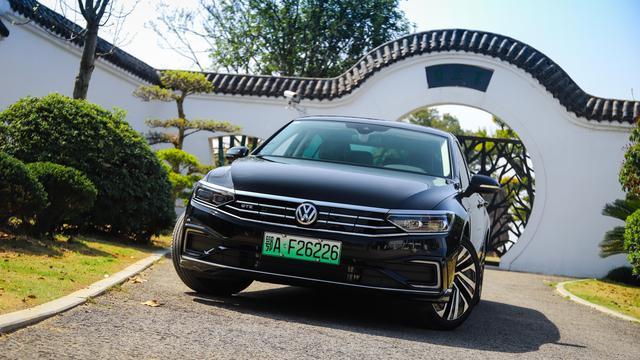 这台大众迈腾不一般 油耗仅1.8L 即使没油都还能跑56公里