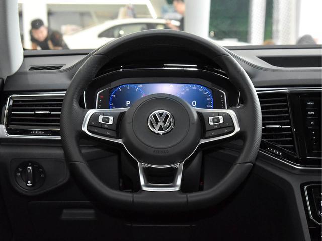 稳重又时尚的德系大块头SUV，气质直逼冠道，实拍大众途昂X