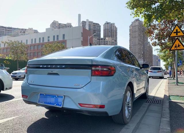 想堵车不累？这台轿跑RC-5就行，5.98万起还有撩妹颜值