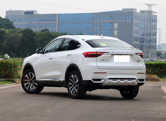 年轻人想买轿跑SUV？手握12万预算，你会选择它吗？