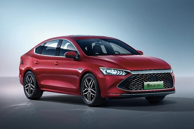1245km续航，百公里油耗3.8L，比亚迪混动这么强？
