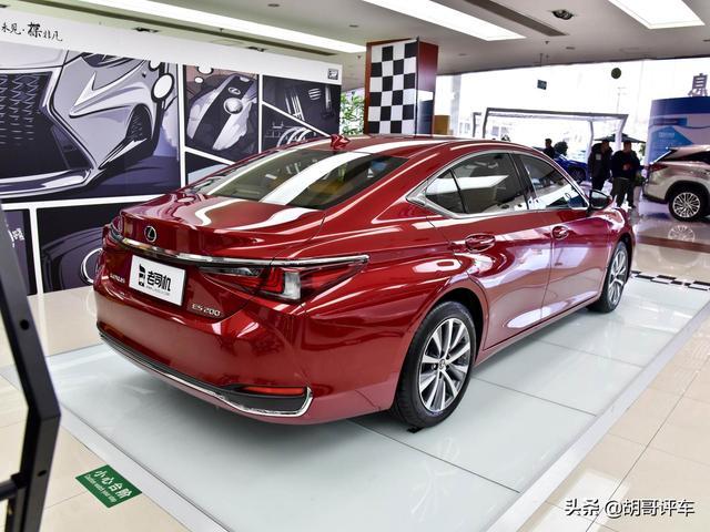 加速平顺，内饰用料细腻，品控高，实拍雷克萨斯ES