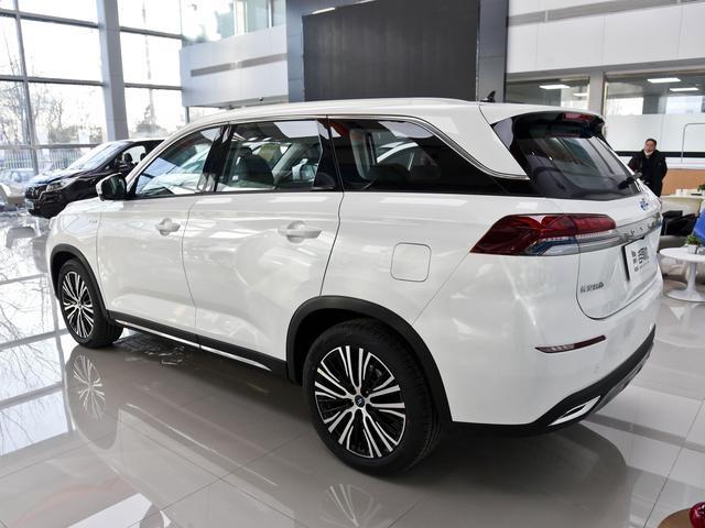 自动挡大空间的SUV，尺寸大价格还实惠，实拍长安欧尚X7