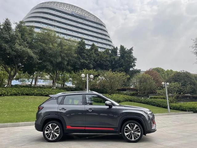 最精致的小型SUV，没有之一！长安CS35PLUS试驾报告
