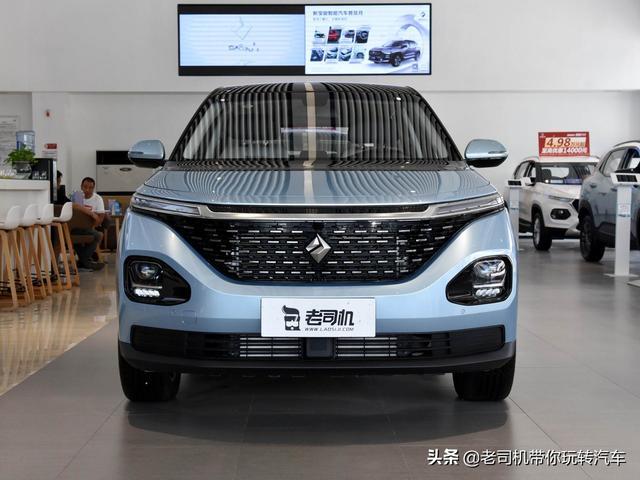 家人舒服MPV合适，价格低，自动挡还好开，新宝骏RM-5