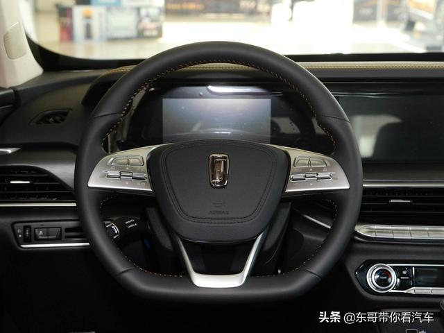 轴距超越合资SUV，价格便宜养车不贵，实拍奔腾T77