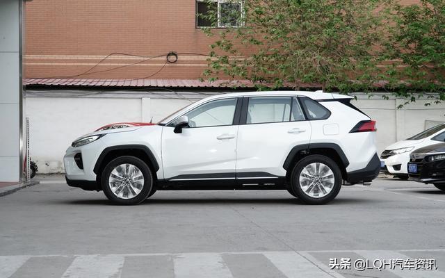 20万以内最适合家用的SUV，丰田威兰达不仅空间大、还很省油