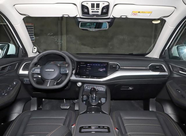年轻人想买轿跑SUV？手握12万预算，你会选择它吗？