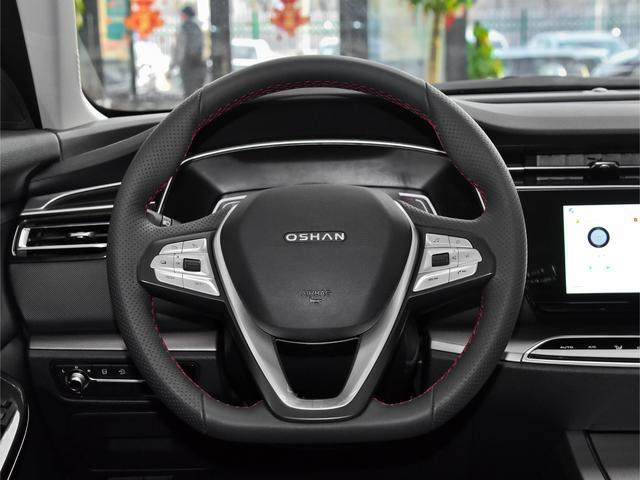 自动挡大空间的SUV，尺寸大价格还实惠，实拍长安欧尚X7