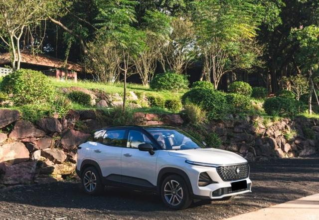 便宜好用的三款小型SUV，10万开走顶配，颜值与实力并存