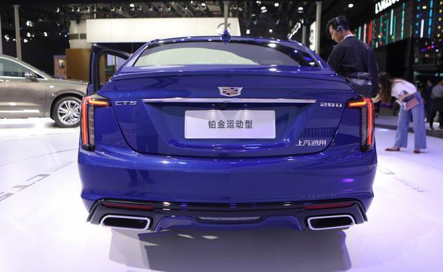 凯迪拉克CT5搭载2.0T排量，全系标配10AT自动挡