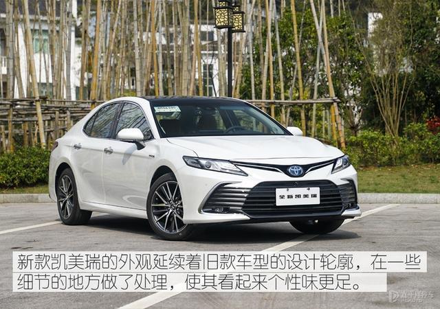 新款凯美瑞不仅样子更帅，而且好开，最重要能玩微信
