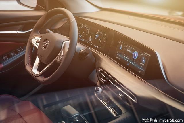 10万预算，吉利帝豪GL对比长安逸动PLUS，自主家轿咋选？