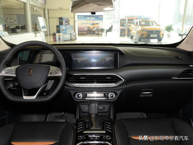 轴距超越合资SUV，价格便宜养车不贵，实拍奔腾T77
