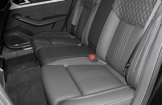 车长超5米1，轴距3060mm，配3.0T还带终身质保