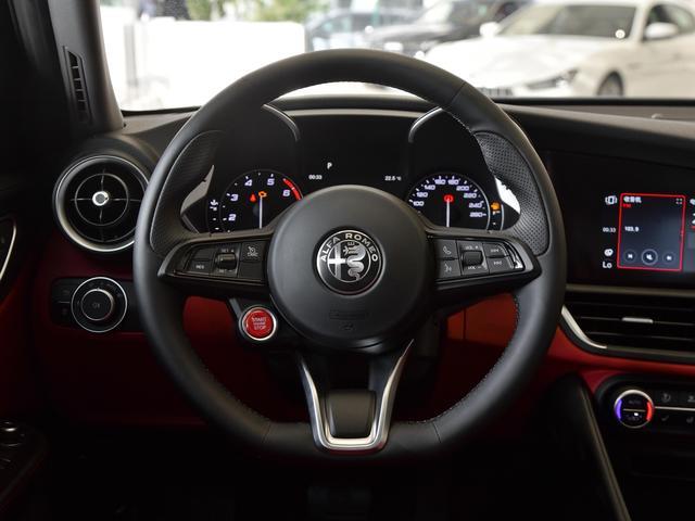 法拉利同集团的兄弟，280匹的豪华中型车，带你看Giulia