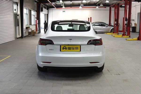 新款特斯拉MODEL 3，立体感强，很有运动感