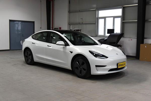 新款特斯拉MODEL 3，立体感强，很有运动感