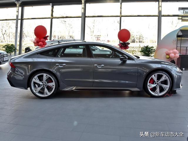 动力不输兰博基尼的轿车，V8+8AT，带你看奥迪RS 7
