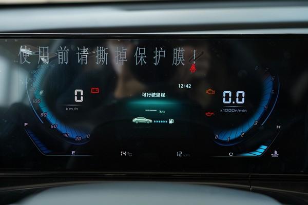 长安逸动 省油耐看空间大 性价比还挺高