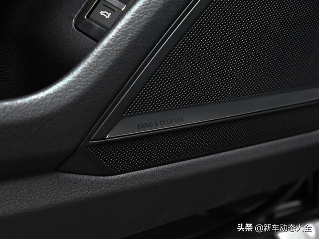动力不输兰博基尼的轿车，V8+8AT，带你看奥迪RS 7
