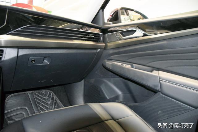 上汽大众帕萨特到店实拍，外观大气空间霸气，13.99万起售