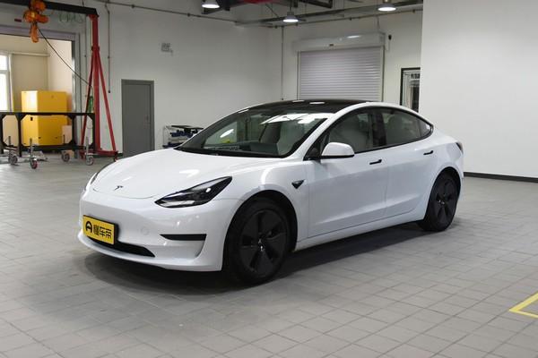 新款特斯拉MODEL 3，立体感强，很有运动感