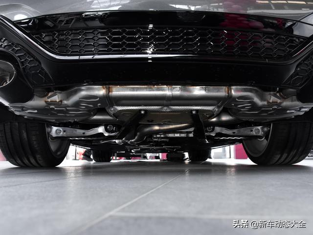 动力不输兰博基尼的轿车，V8+8AT，带你看奥迪RS 7