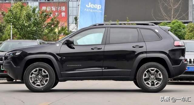 Jeep自由光四驱高性能旗舰版，这价格，愿意为它买单的人多吗